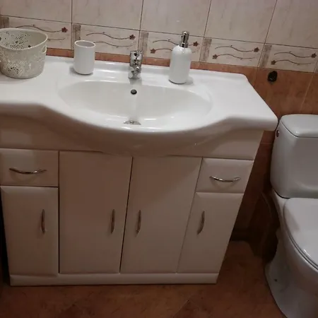 Wygodny, 2-pokojowy Apartament Blisko Centrum Daire *